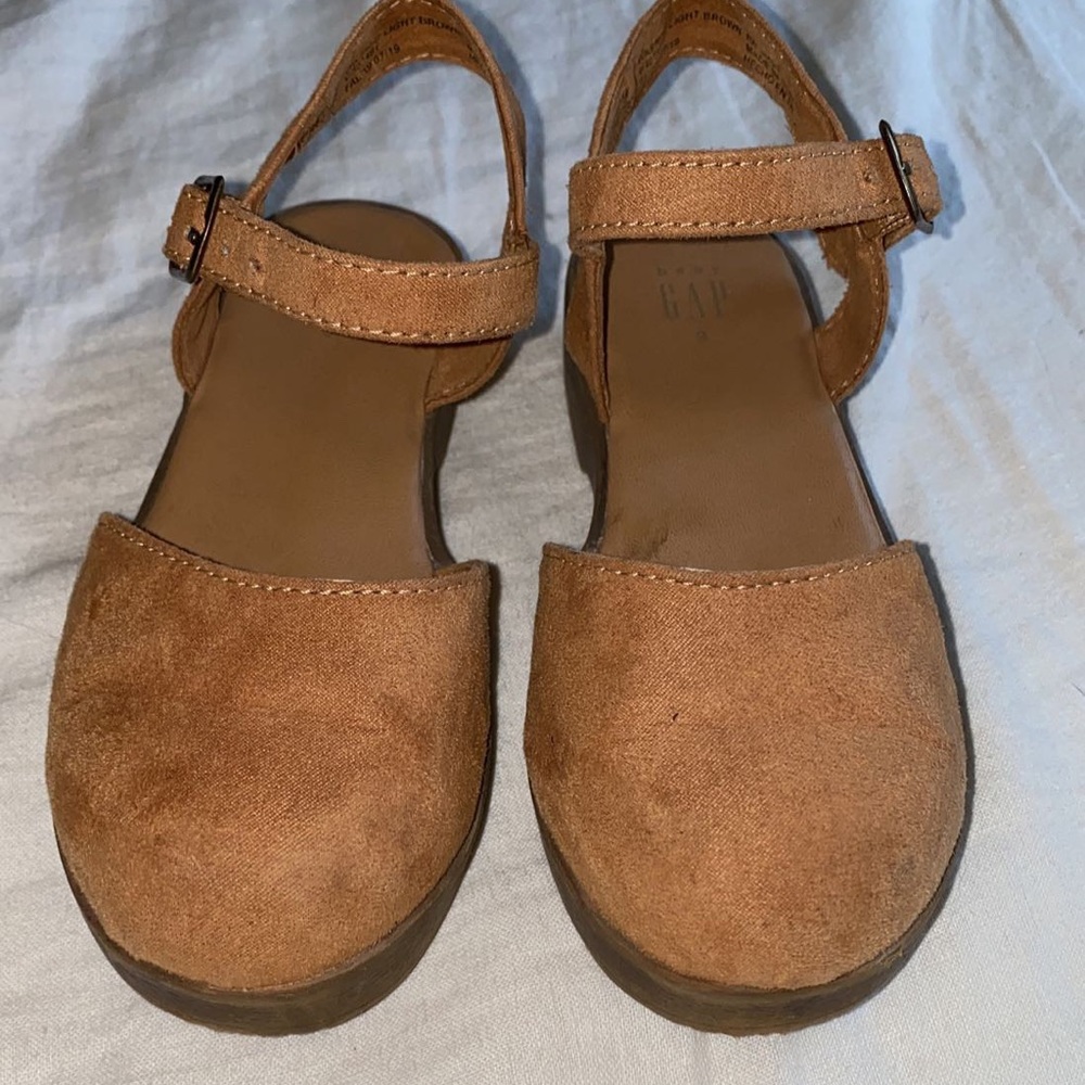 Gap sandals